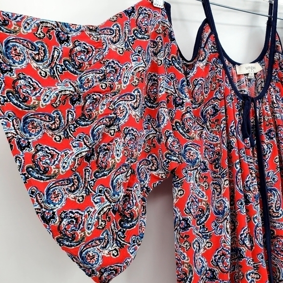 Umgee Cold Shoulder Paisley Print Casual Top - Picture 3 of 9
